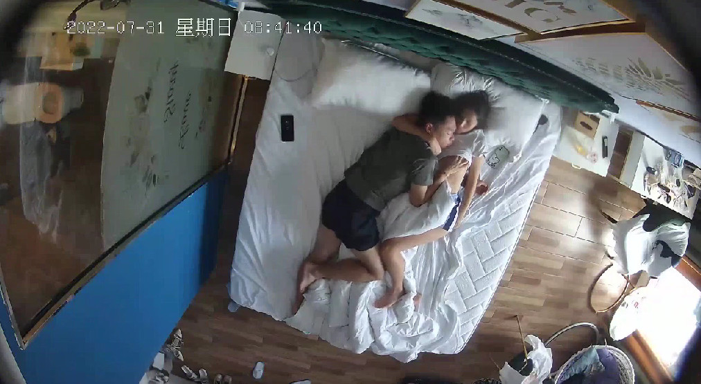 最新偷拍酒店安防摄像头偷拍 两对情侣开房体贴好丈夫给媳妇刮逼毛封面
