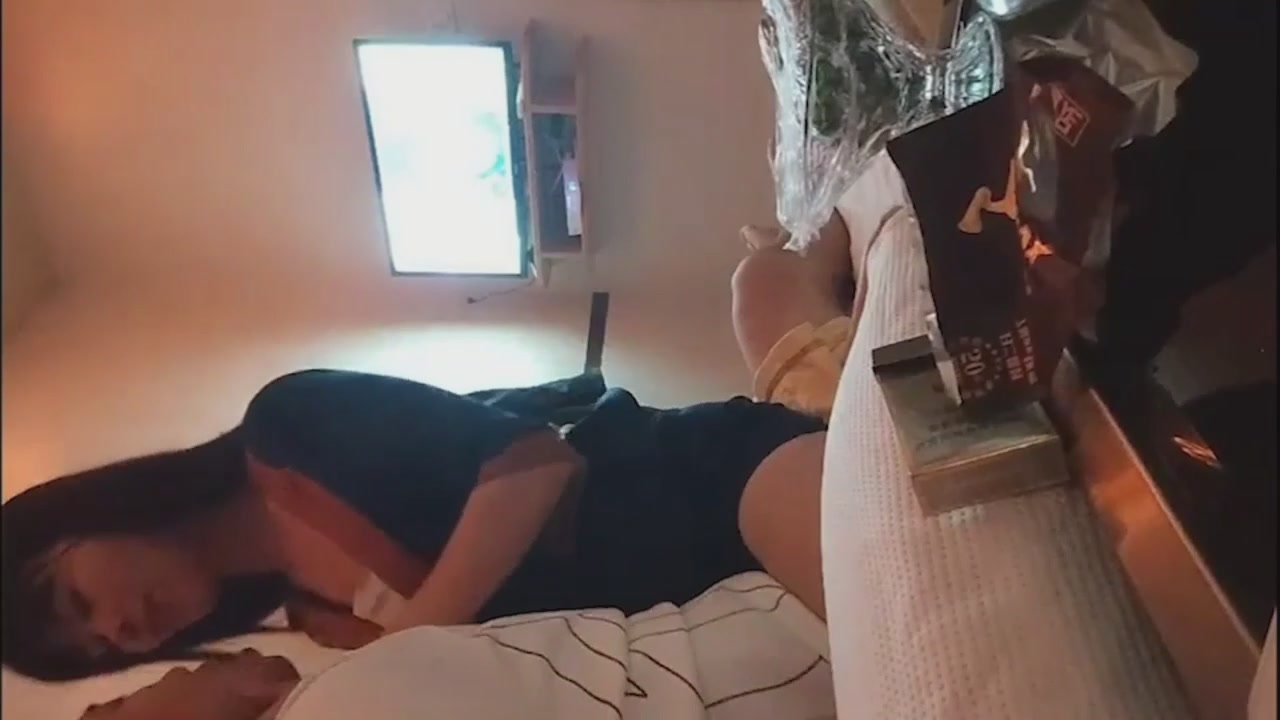 勾搭女技师强行后入超级刺激封面