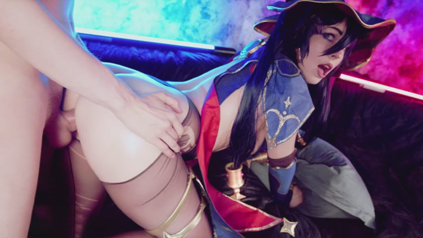 喜欢玩COSPAY了丰乳肥臀美女封面