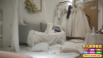 苗条眼镜妹子，挑逗湿了一大片无情猛怼封面