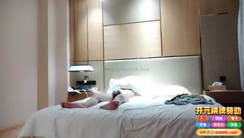 巨乳肥臀少妇，被操得肚子痛只能口爆封面