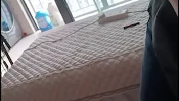 家庭乱伦去姑父家坐客勾引姑父舔逼封面