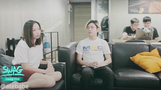 饥寒小淫娃在老公面前跟朋友做爱封面