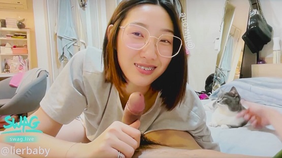 素颜居家与绿衣人自拍性爱封面