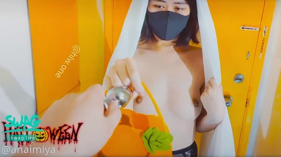 收集糖果的万圣节小色鬼封面