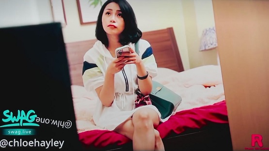 摄影记录房间生活点滴,发现内衣怪客住在我床下!被我叫出来干!封面