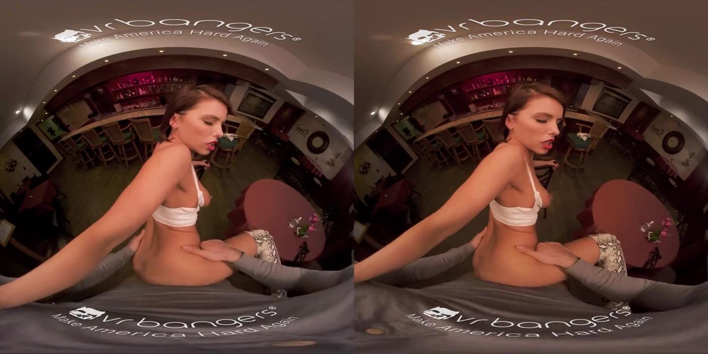 VR BANGERS多汁Cocktalis由您自己的调酒师封面