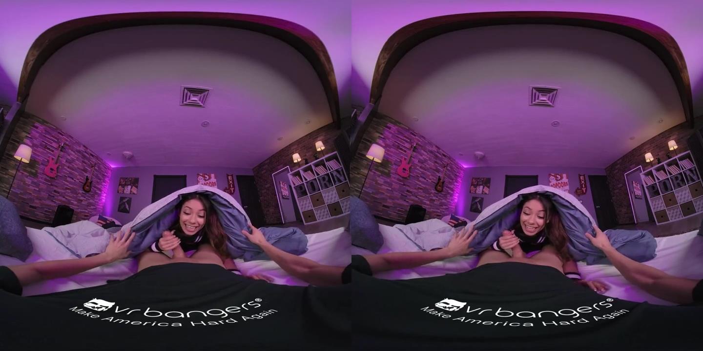 VR色情片中得到多汁黃油派封面