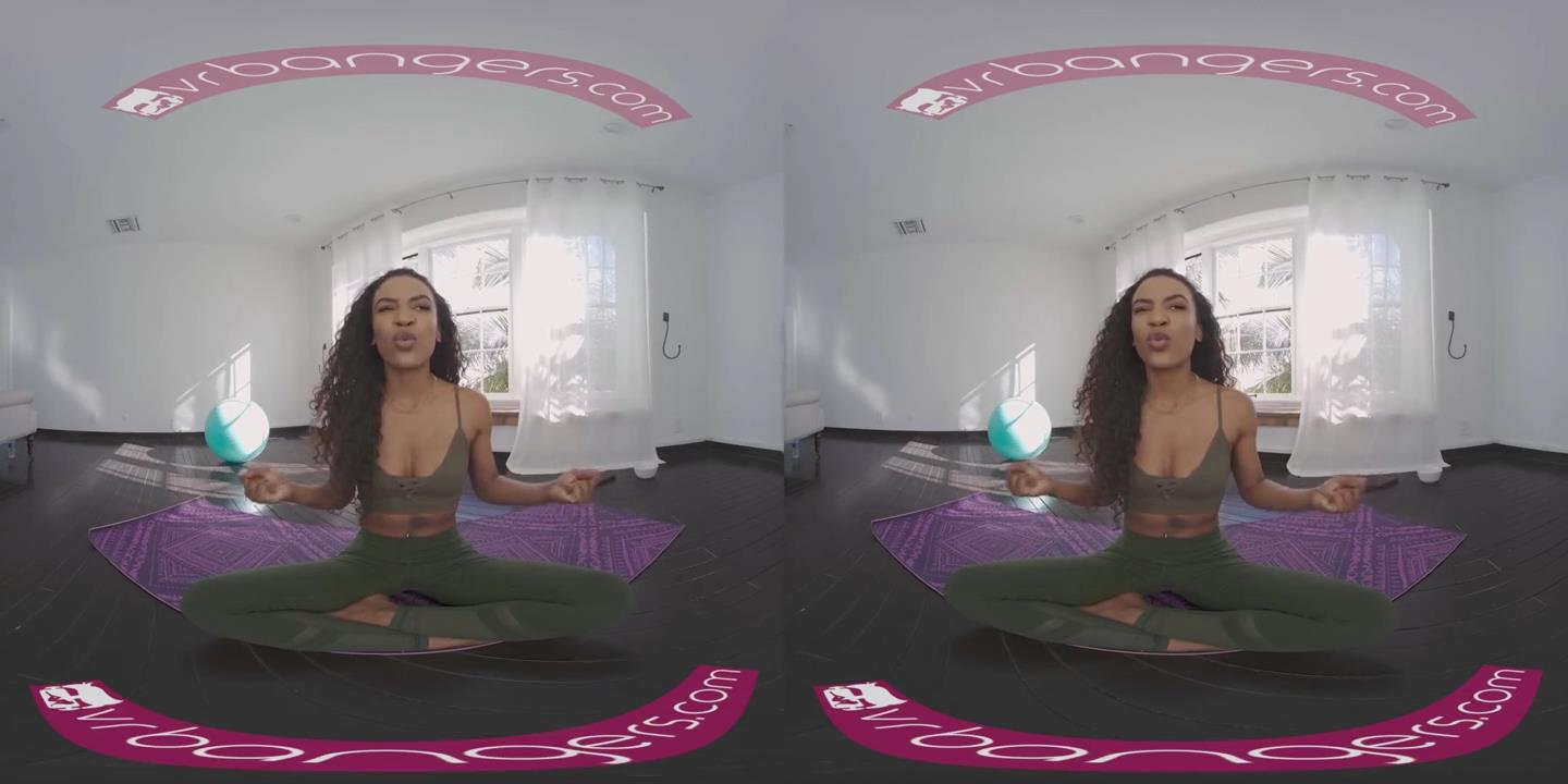 VR BANGERS黑色瑜伽教练用Dildo VR A片伸展阴部封面