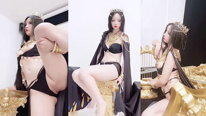 极品美女准备化妆进场.封面