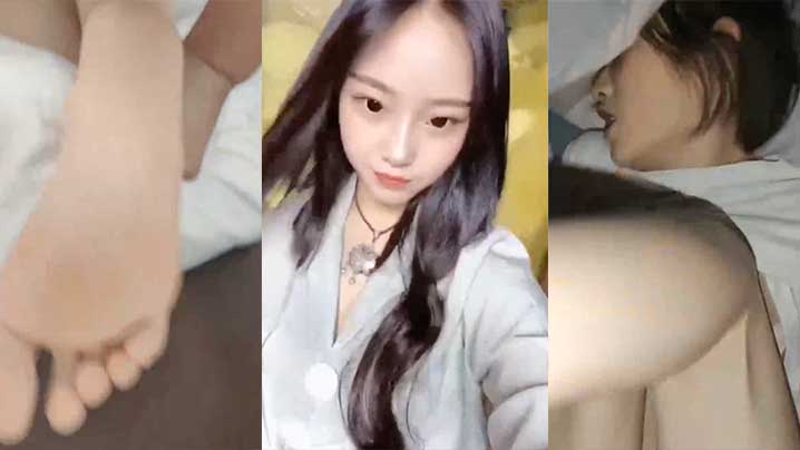 灌迷小表妹把一起出差的白嫩美足小表妹给办了灌她酒..迷糊中强上妹子呢喃说不要封面